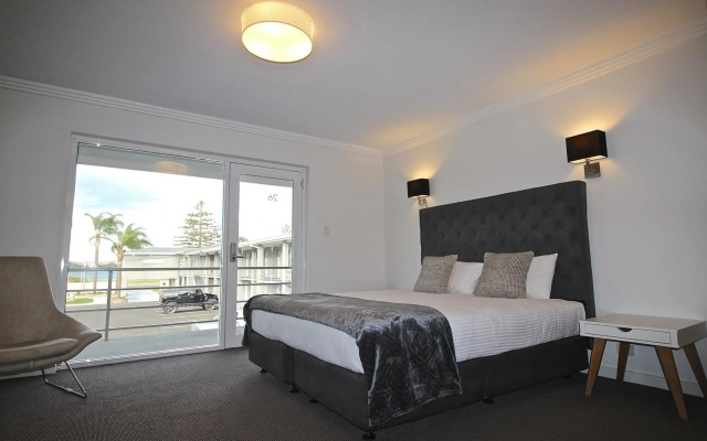 Quays Hotel