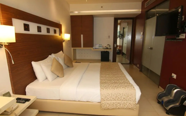 OYO Premium Andheri East Seepz