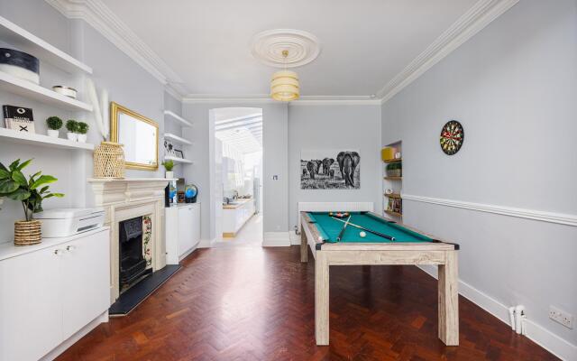 London House Sleeps 12 Free Parking Wifi
