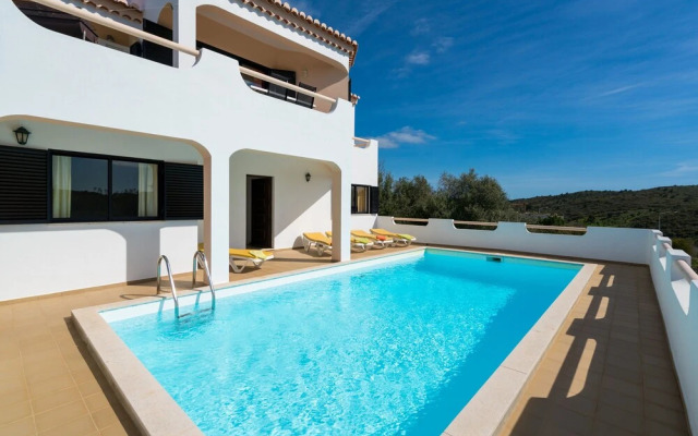 Inviting 4-bed Villa in Burgau With Private Pool