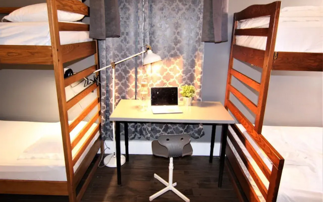 The Clarence Park - Hostel