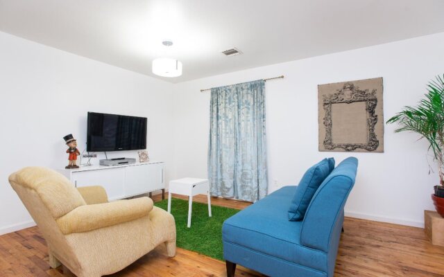 Racpanos Modern Stay on Ocean Avenue