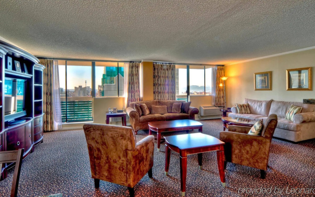 Holiday Inn Vancouver Centre by IHG