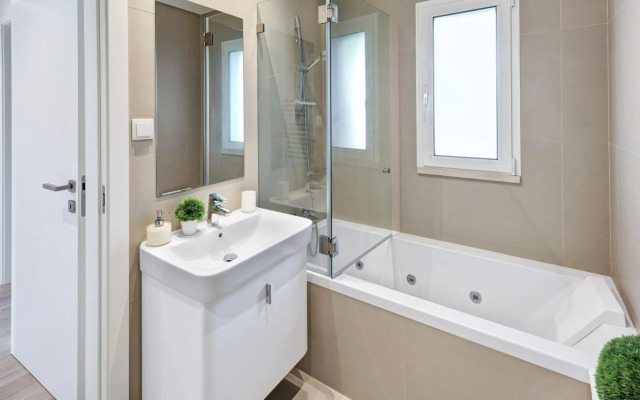 Luxurious T2 apartment, Olhos Dagua