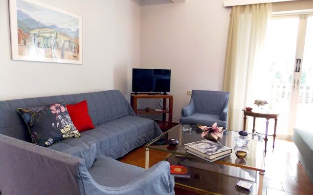 Glyfada Spacious Apartment Garden