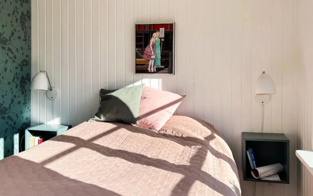 Cozy Summer House Near Ore Strand