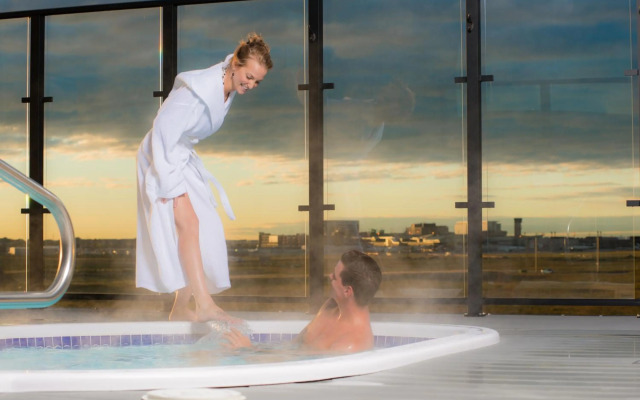Hotel Clique Calgary Airport