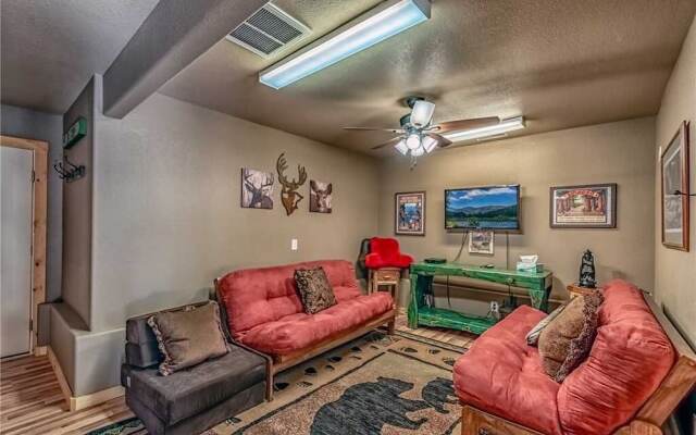 Cozy Knotty and Nice - Four Bedroom Cabin