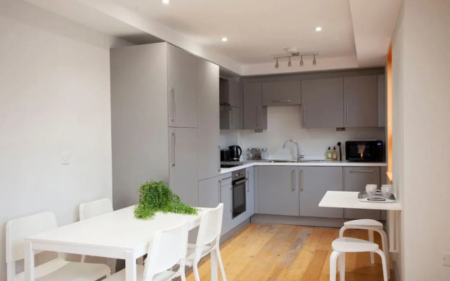 Higgihaus Cabot Mews Aparthotel