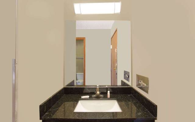 Super 8 by Wyndham Normal Bloomington