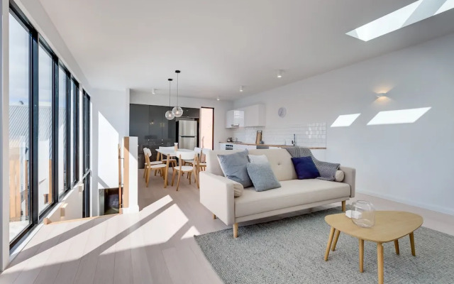 White Room Apartments