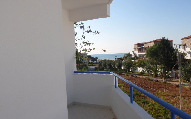 Amaryllis Front Beach Hotel