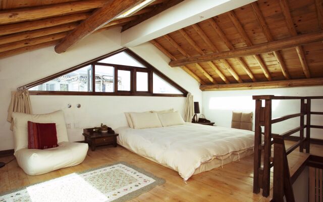 Grandma's Maomaocool Travelling Hotel