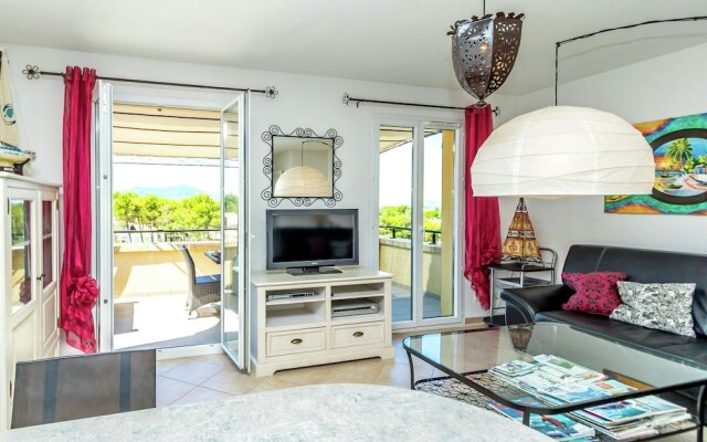 Charming Apartment in Mallemort with Swimming Pool