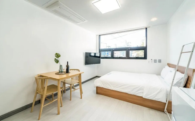 Yeosu Nangmanstay Pension