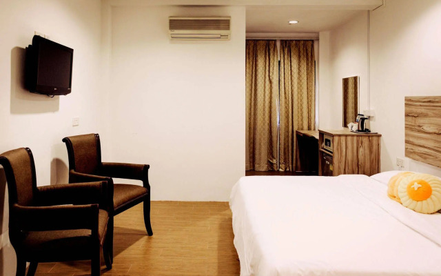 Victoria Hotel, a NuVe Group Collection