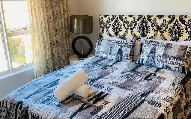 Immaculate & Central Apartment in Houghton