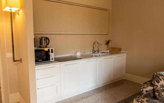 Noble Floor Luxury Apartments Gina