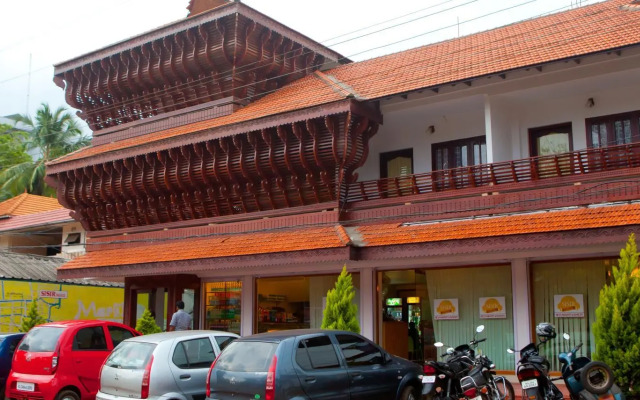 Sisir Palace Backwater Resort