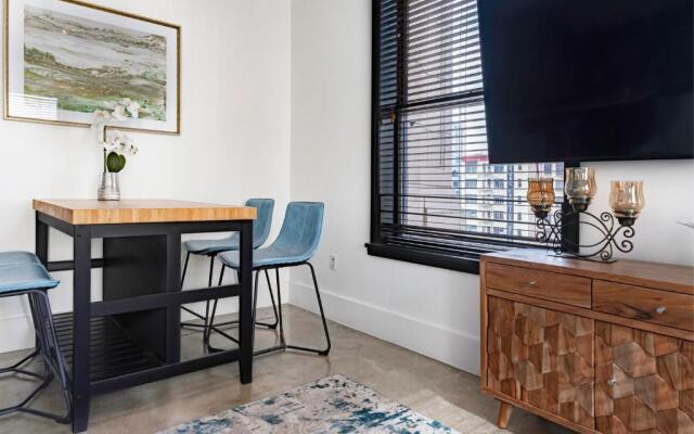 Fashion Loft 2 bedroom Downtown