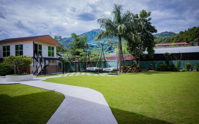 Majestic Lake Front Hotel & Suites