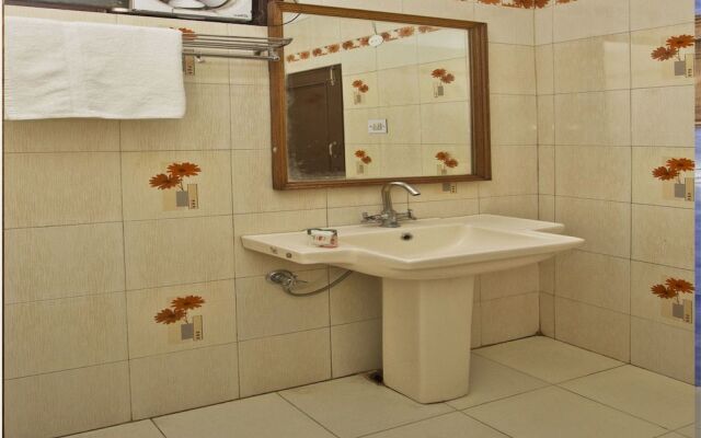 OYO 4605 Hotel Aakarsh