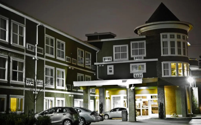 Days Inn by Wyndham Surrey Hotel