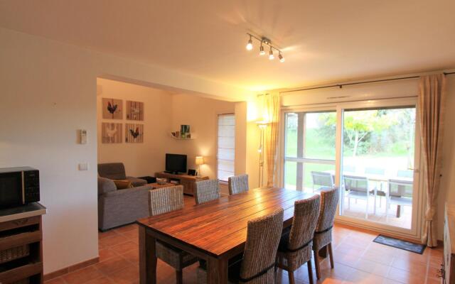 Cosy Holiday Home in Arles with Pool