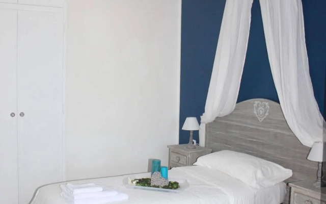 Metropolis Rooms & Services
