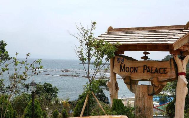 Moon Palace Pension