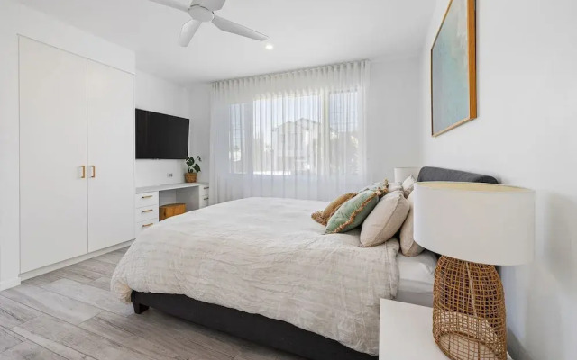 Beach Home in Burleigh Waters