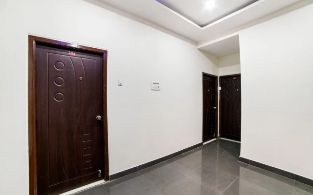 OYO 62329 Lucky Hotels