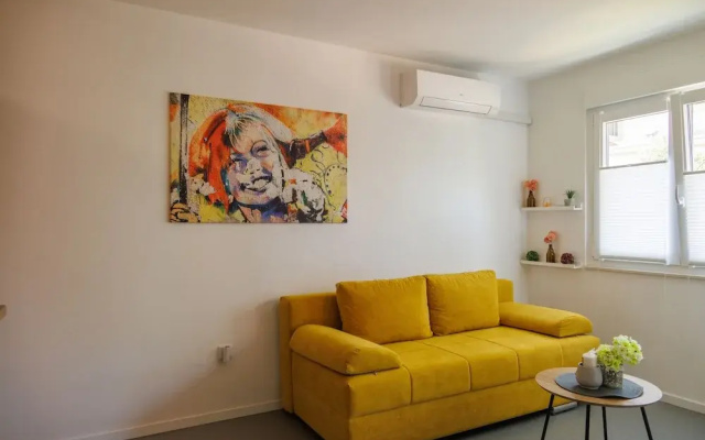 Apartment Sleeps 4 With Free Parking