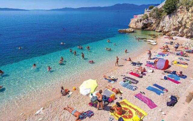 Terra Magica Deluxe Apartment OR Room with Private Parking, Terrace and Sea View