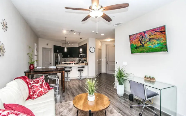 Rooftop Pool-Close 2 Shops-Dining-C4419