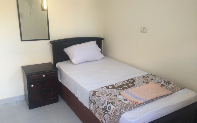 Pyramids Empire Inn