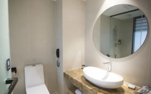 Lavande Hotel Wuhan Wujiashan 5th Ring Sports Center
