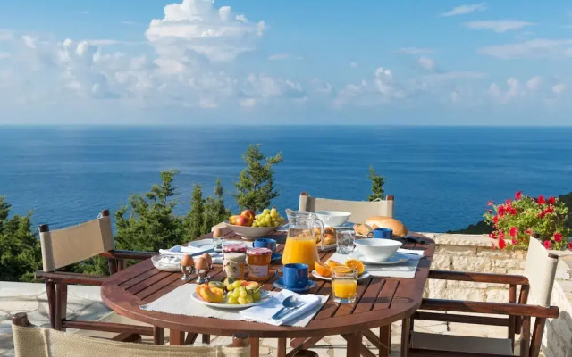 Avlaki Bay House in Paxi