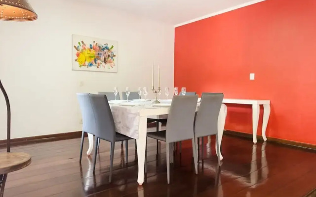 Casa espaçosa na Granja Viana