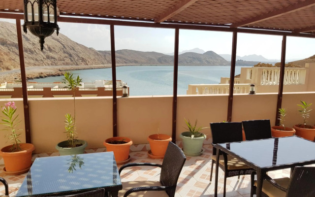 Al Ayjah Plaza Hotel