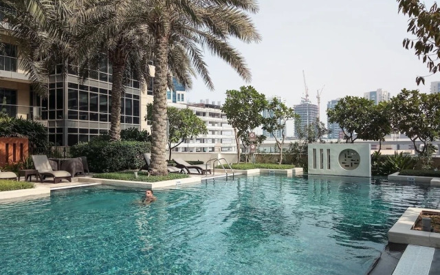Light + Beautiful 1BR in Amazing Downtown Dubai!