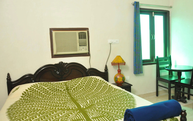 Lake Paradise Hotel