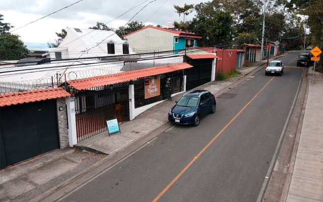 Trebol Amarillo Bed & Breakfast