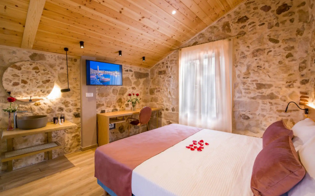 Elma Suites