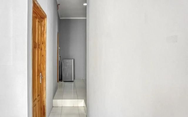 RedDoorz Syariah Near Tugu Gentan Jakal