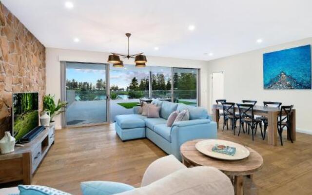 Belle Vue- Penthouse at Black Beach