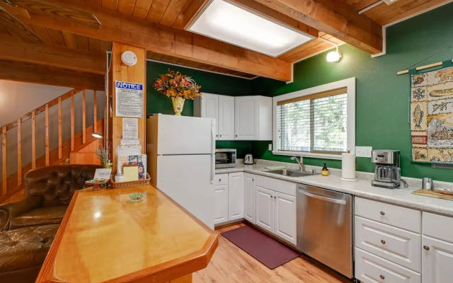 Cozy Ashford Home - 5 Mi to Rainier Nat'l Park!