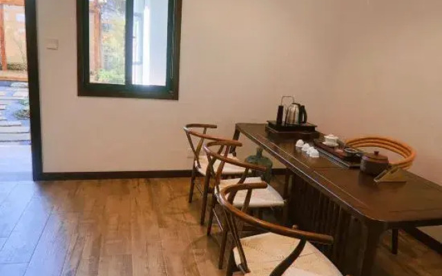 Heshun Renjia Inn