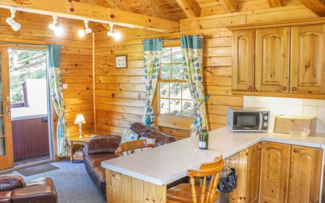 Hollies Lodge