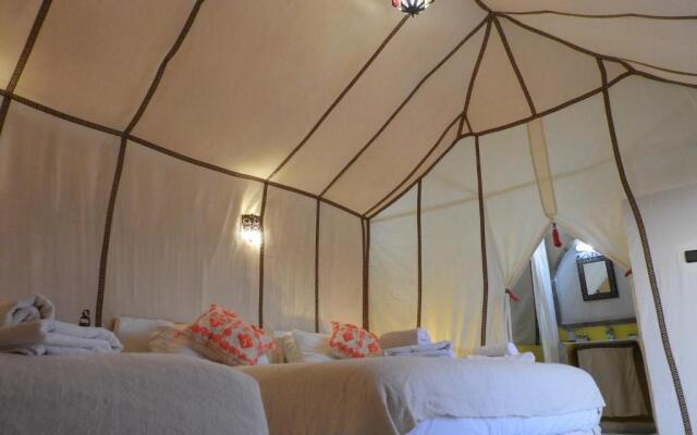 Room in Lodge - Sleep In Luxury Tent In Desert !